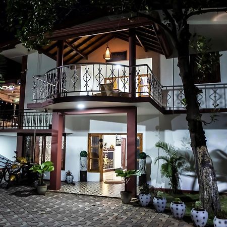 Golden Star Guest House Джафна Екстериор снимка