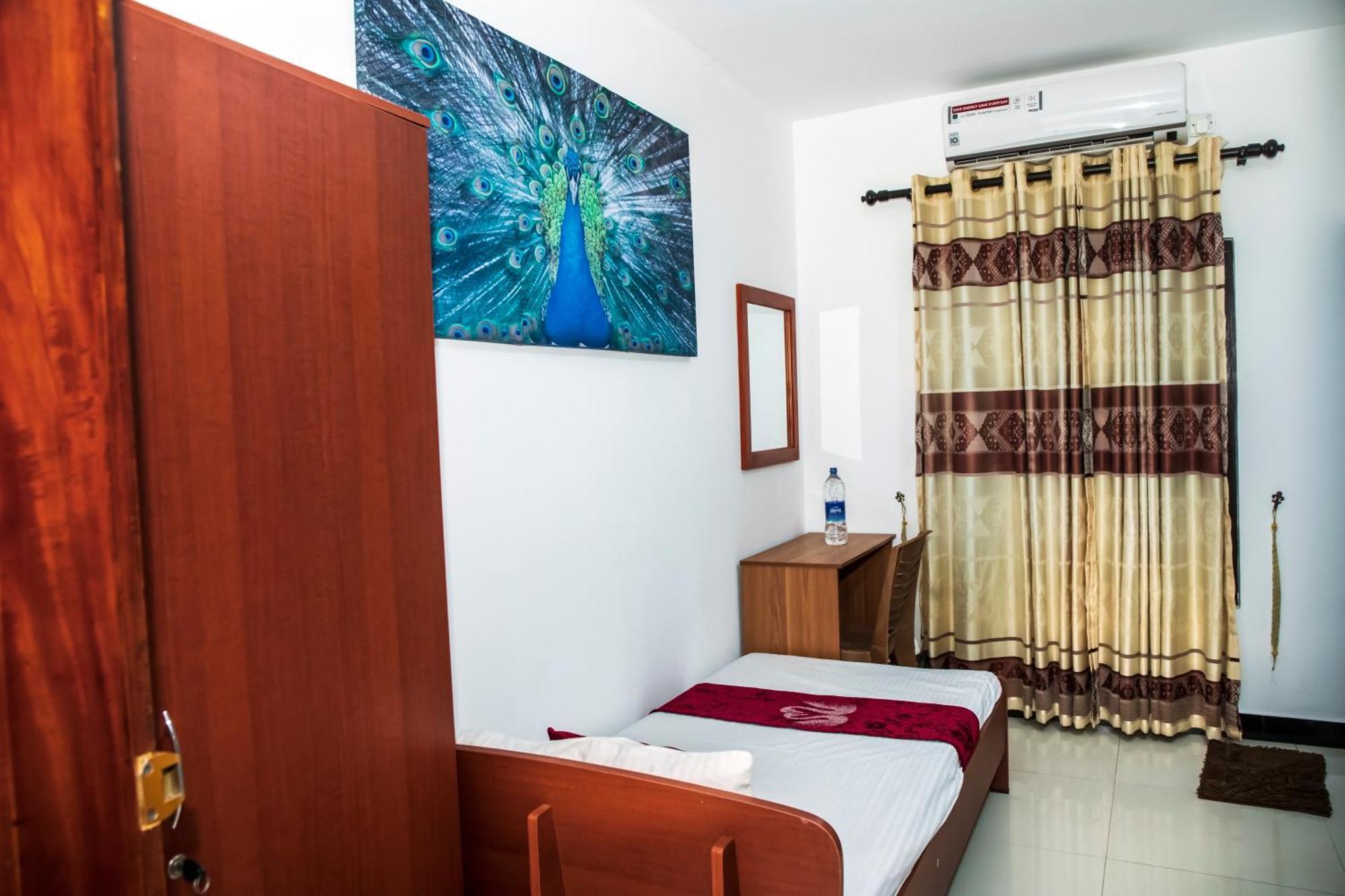 Golden Star Guest House Джафна Екстериор снимка