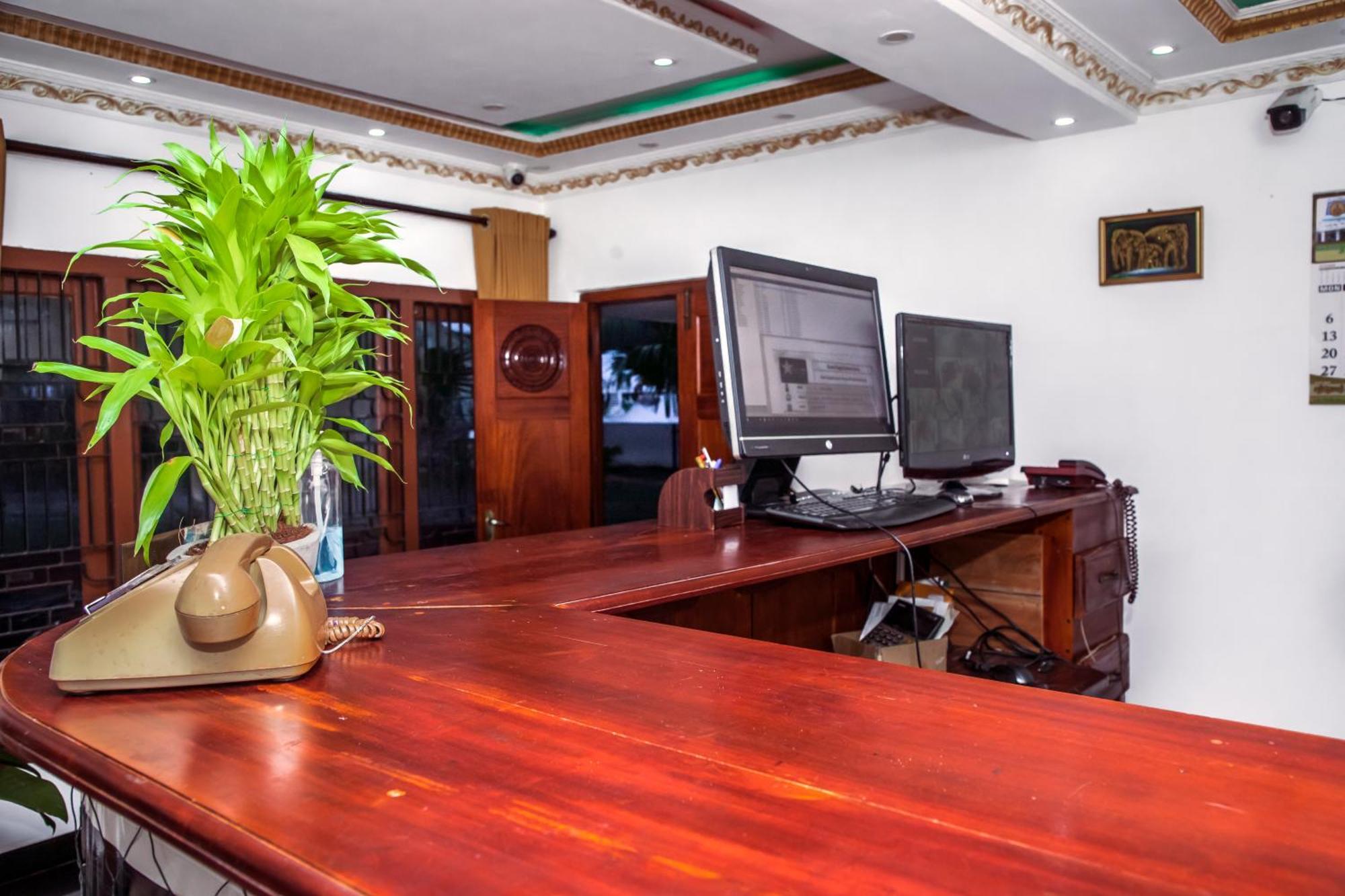 Golden Star Guest House Джафна Екстериор снимка