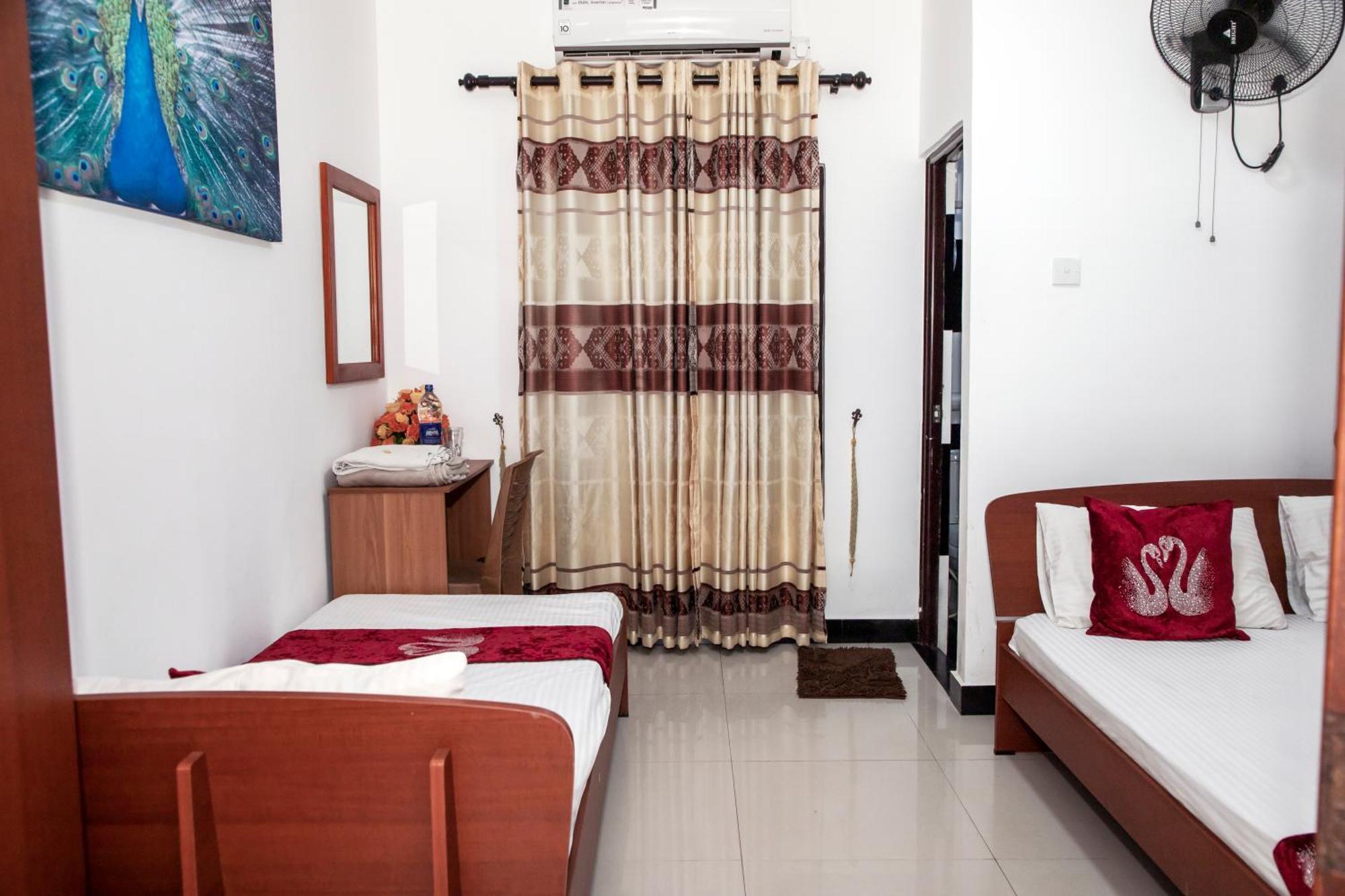 Golden Star Guest House Джафна Екстериор снимка