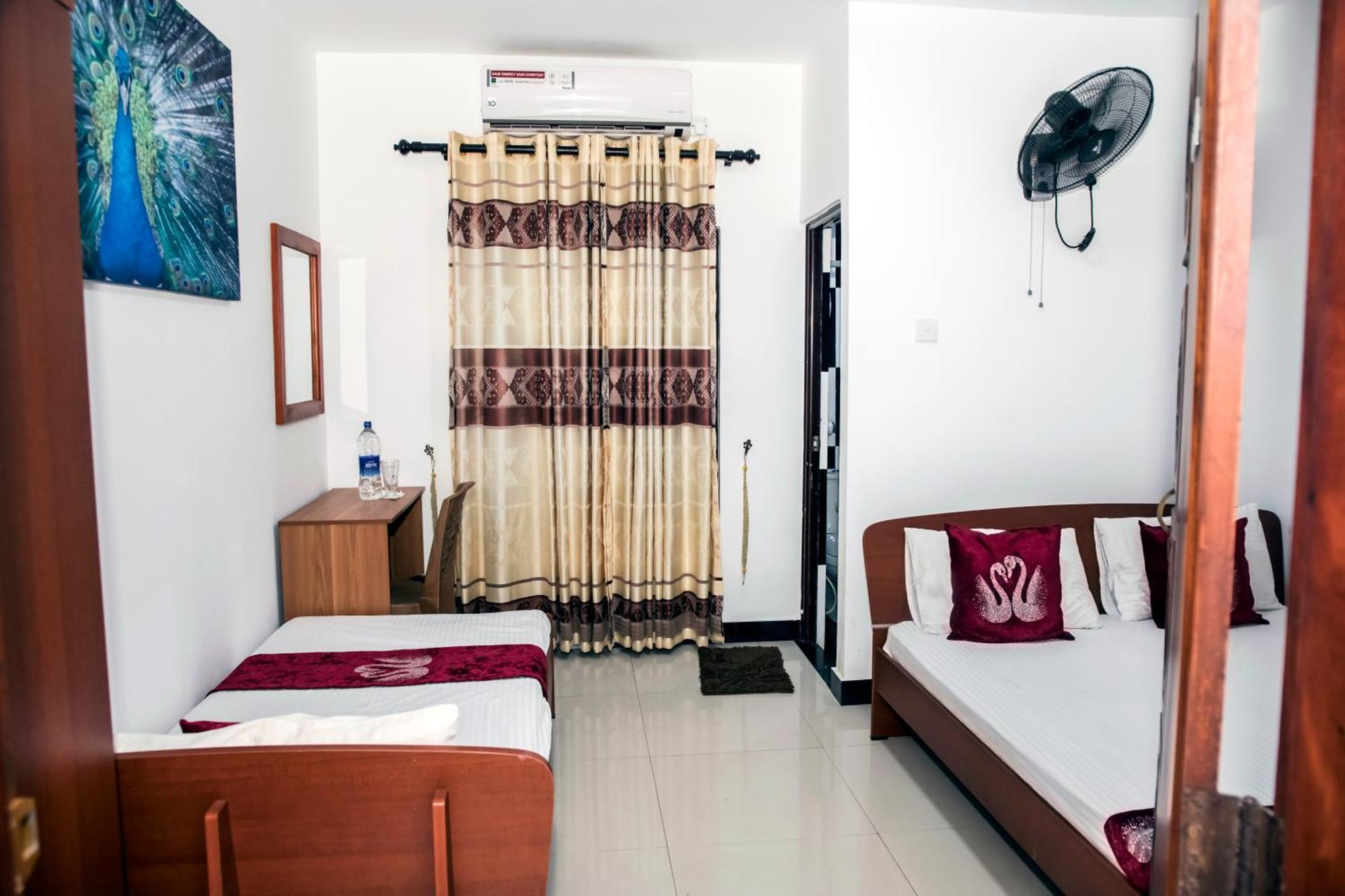 Golden Star Guest House Джафна Екстериор снимка