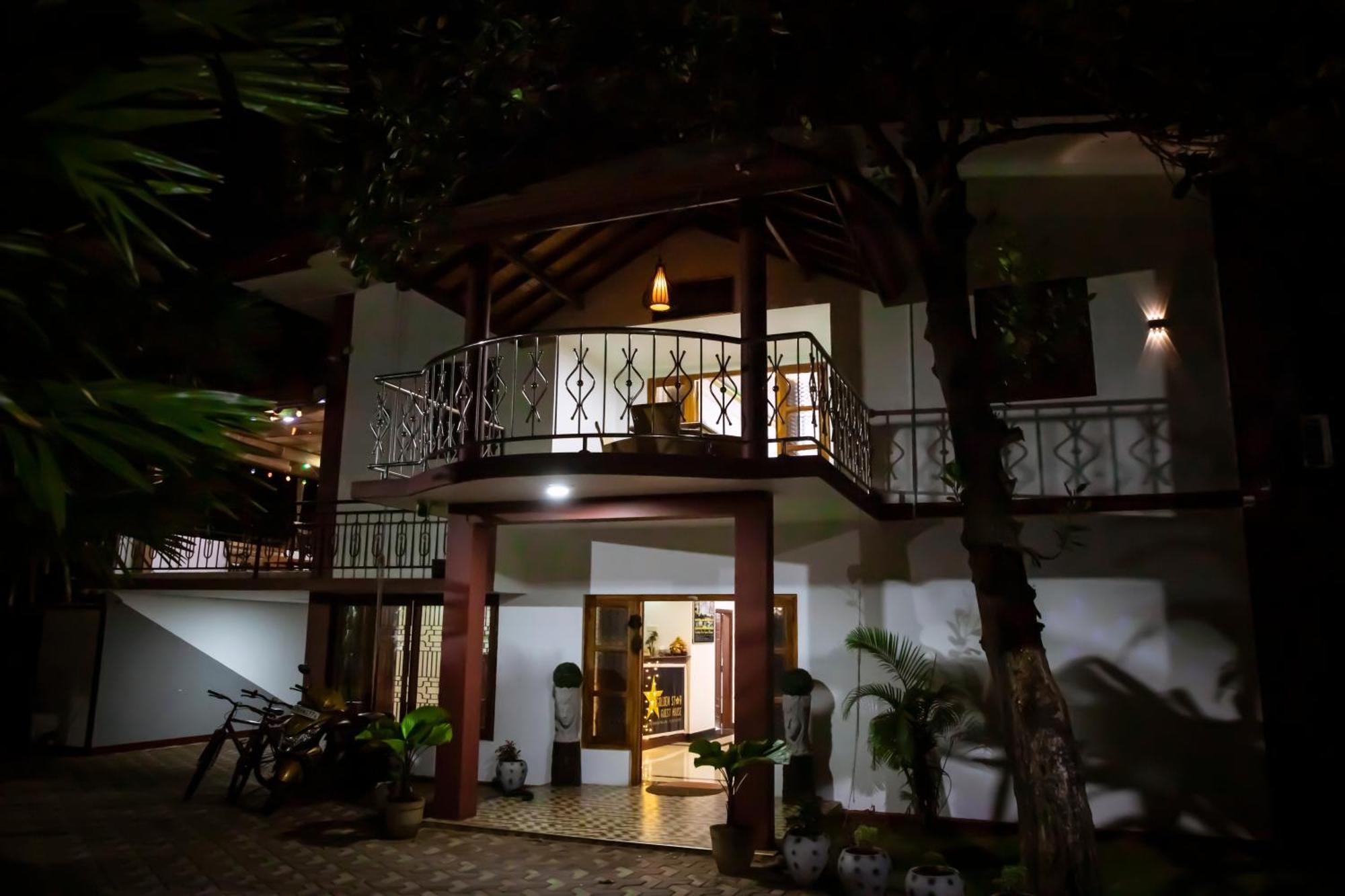 Golden Star Guest House Джафна Екстериор снимка