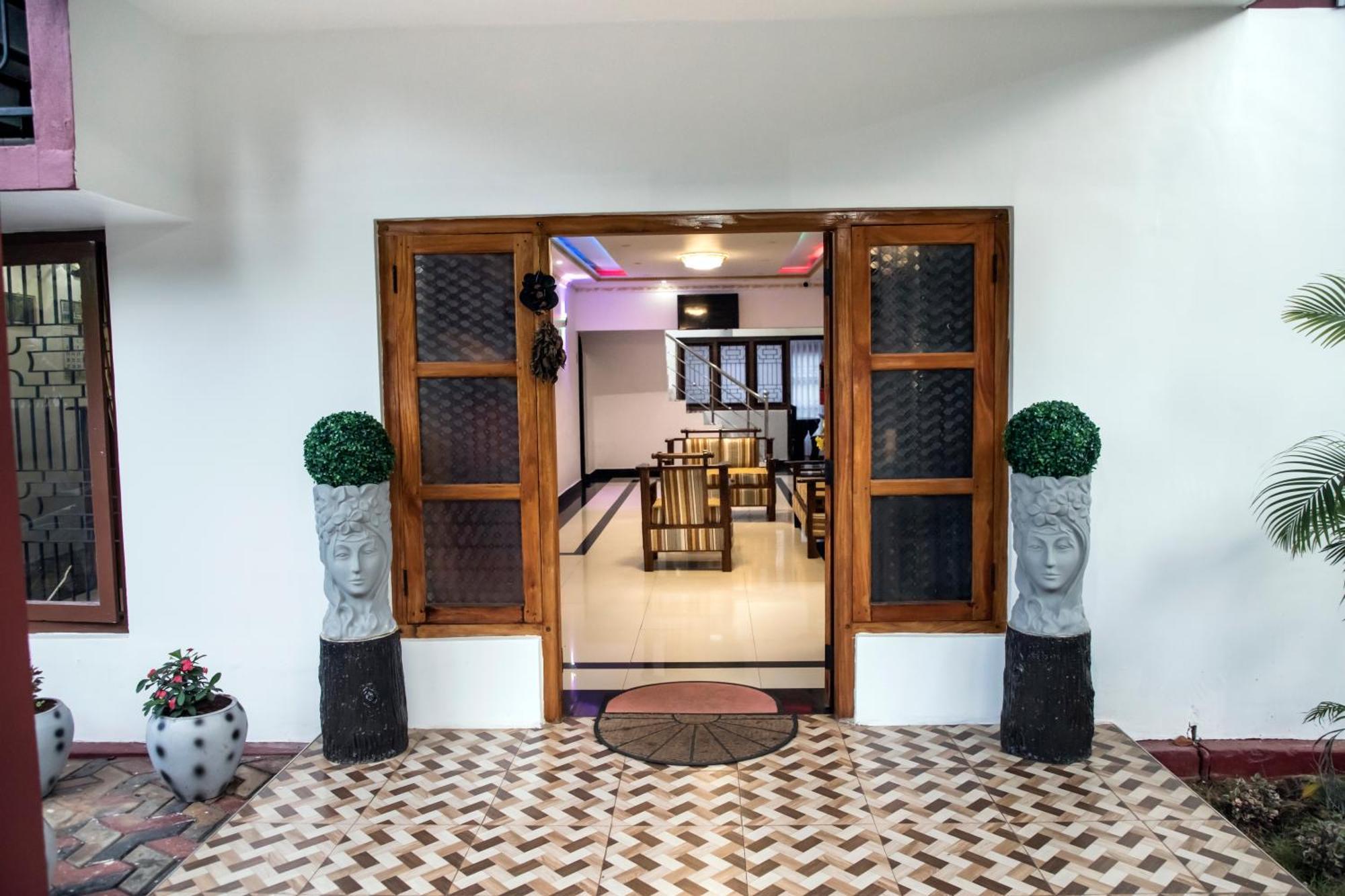 Golden Star Guest House Джафна Екстериор снимка