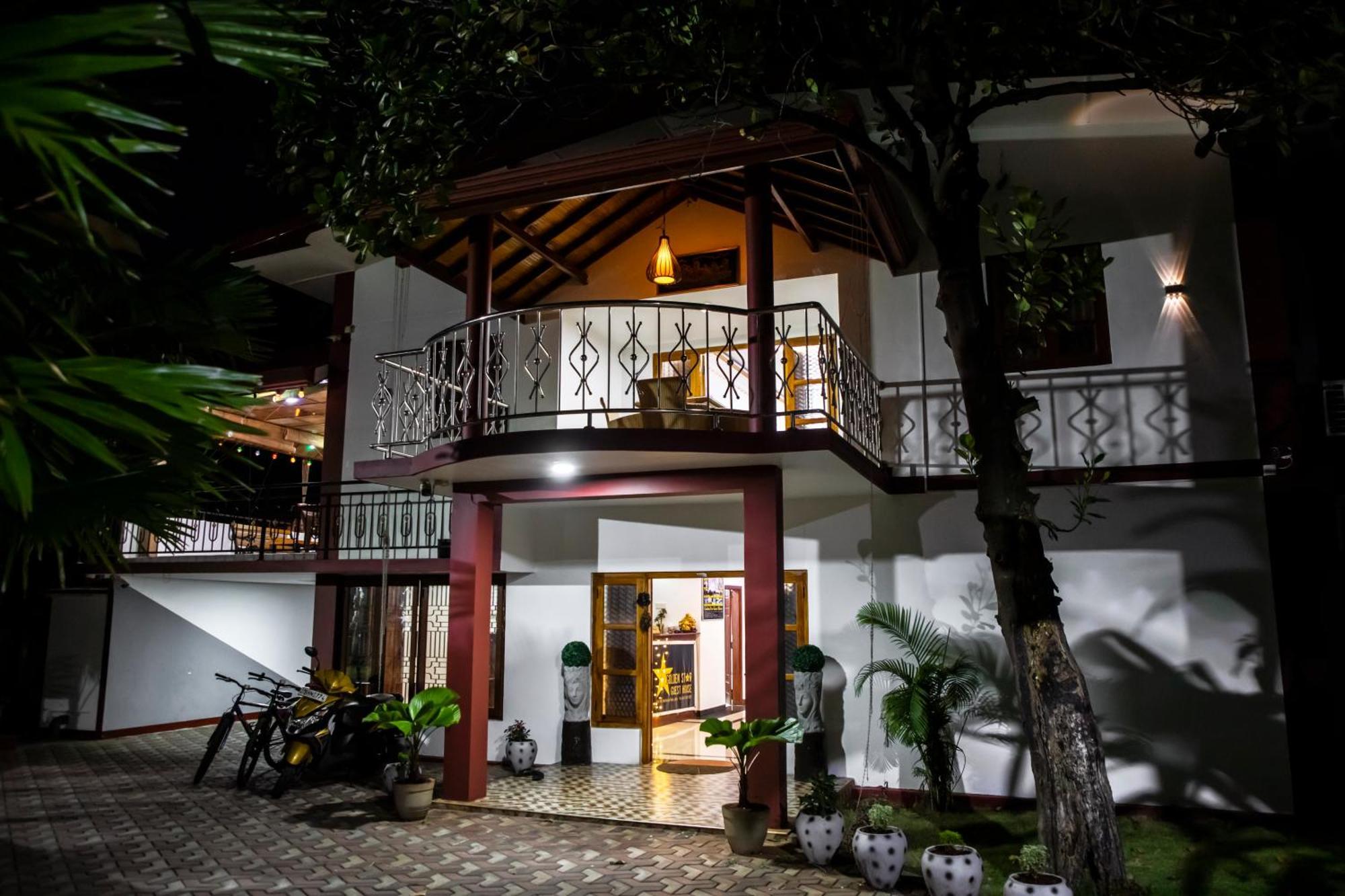 Golden Star Guest House Джафна Екстериор снимка