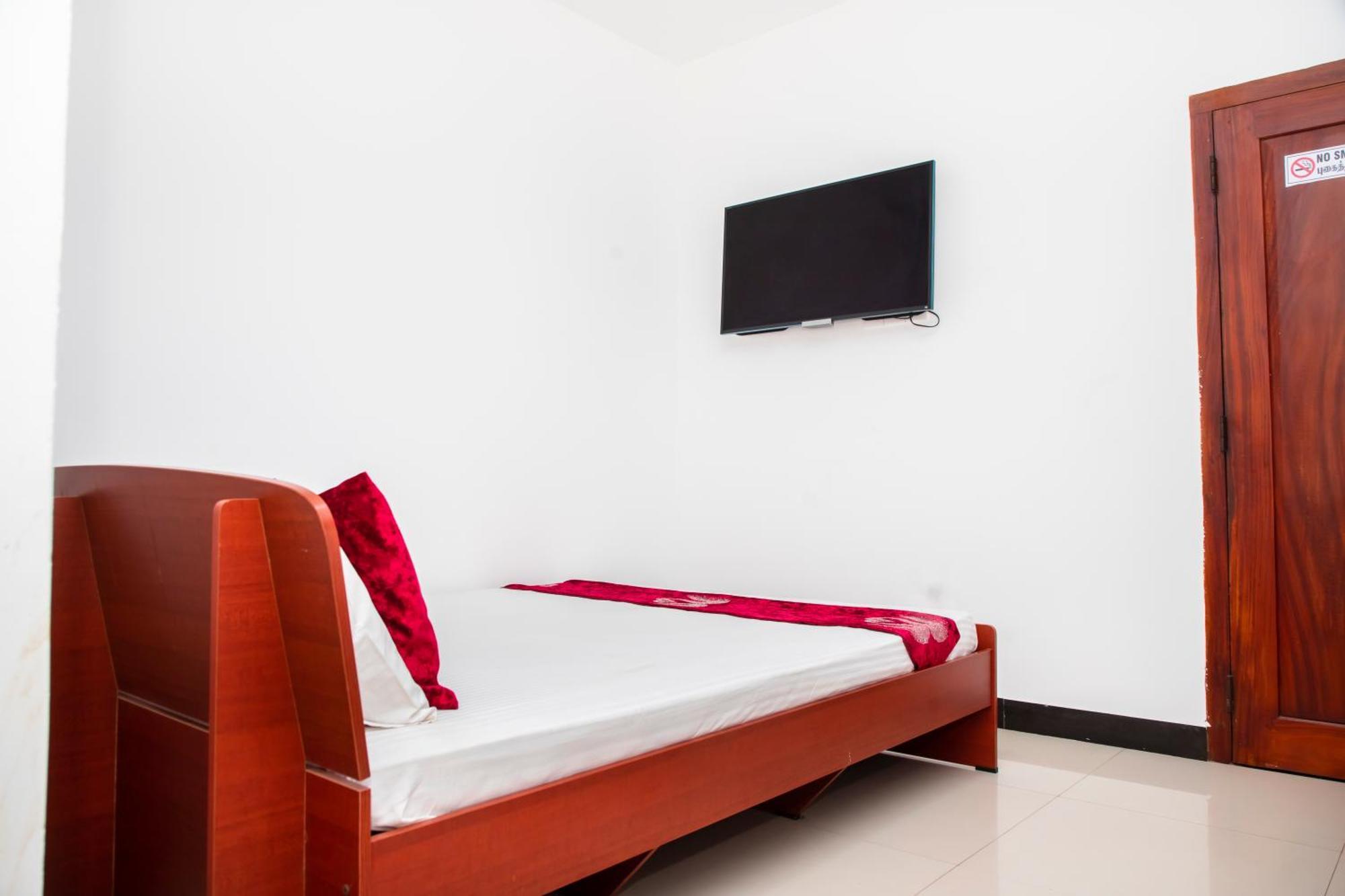 Golden Star Guest House Джафна Екстериор снимка