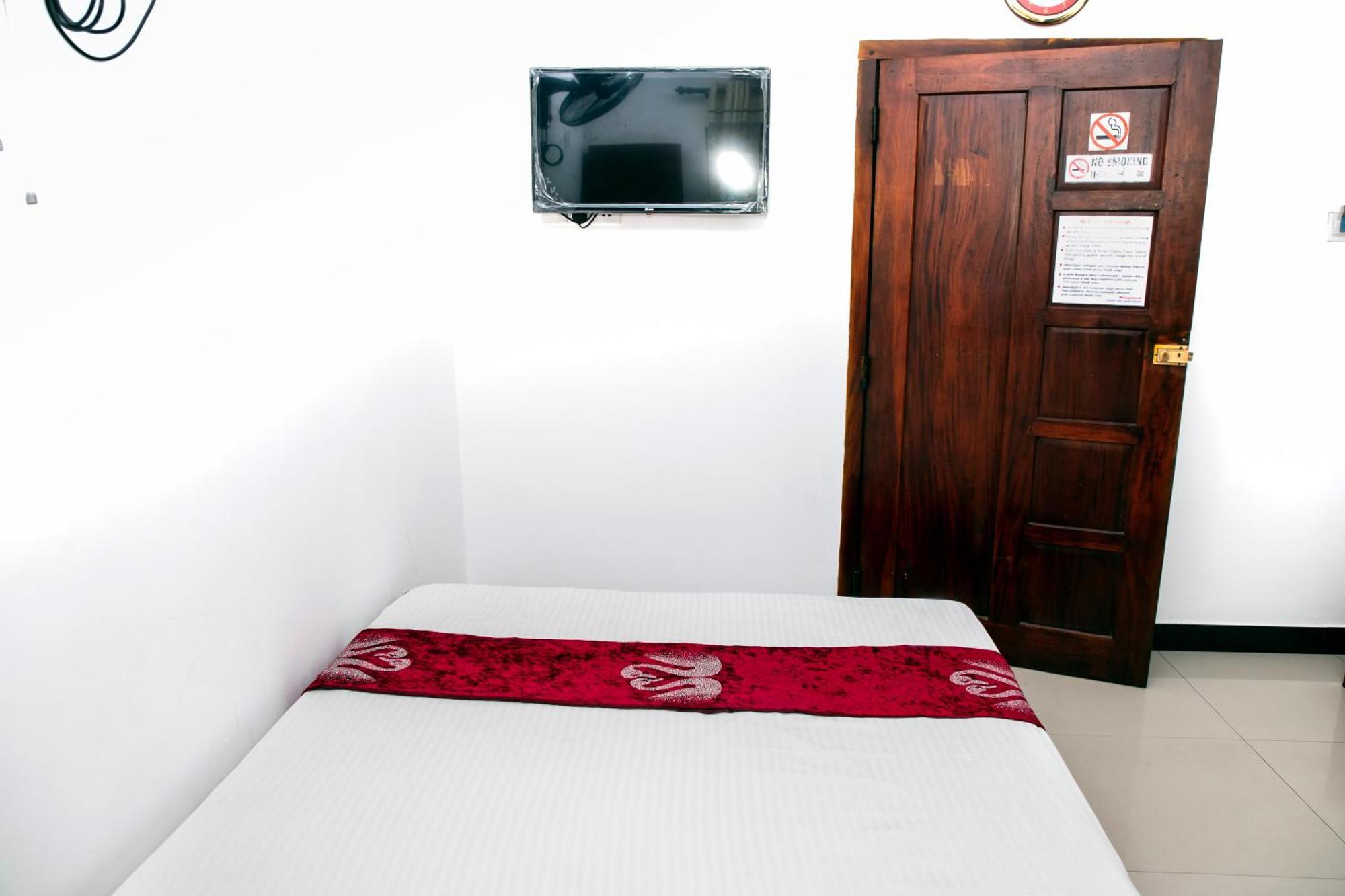 Golden Star Guest House Джафна Екстериор снимка