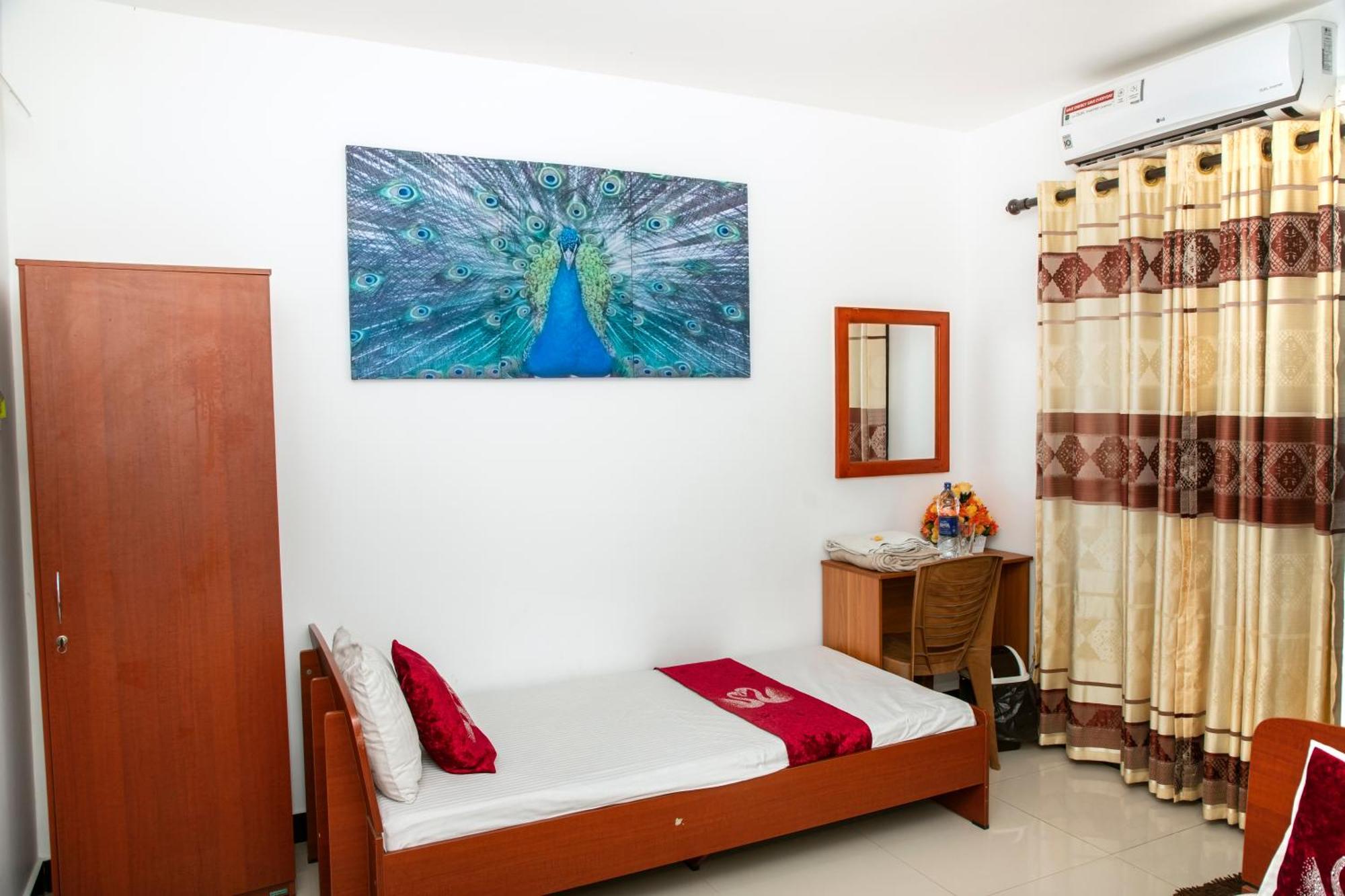 Golden Star Guest House Джафна Екстериор снимка