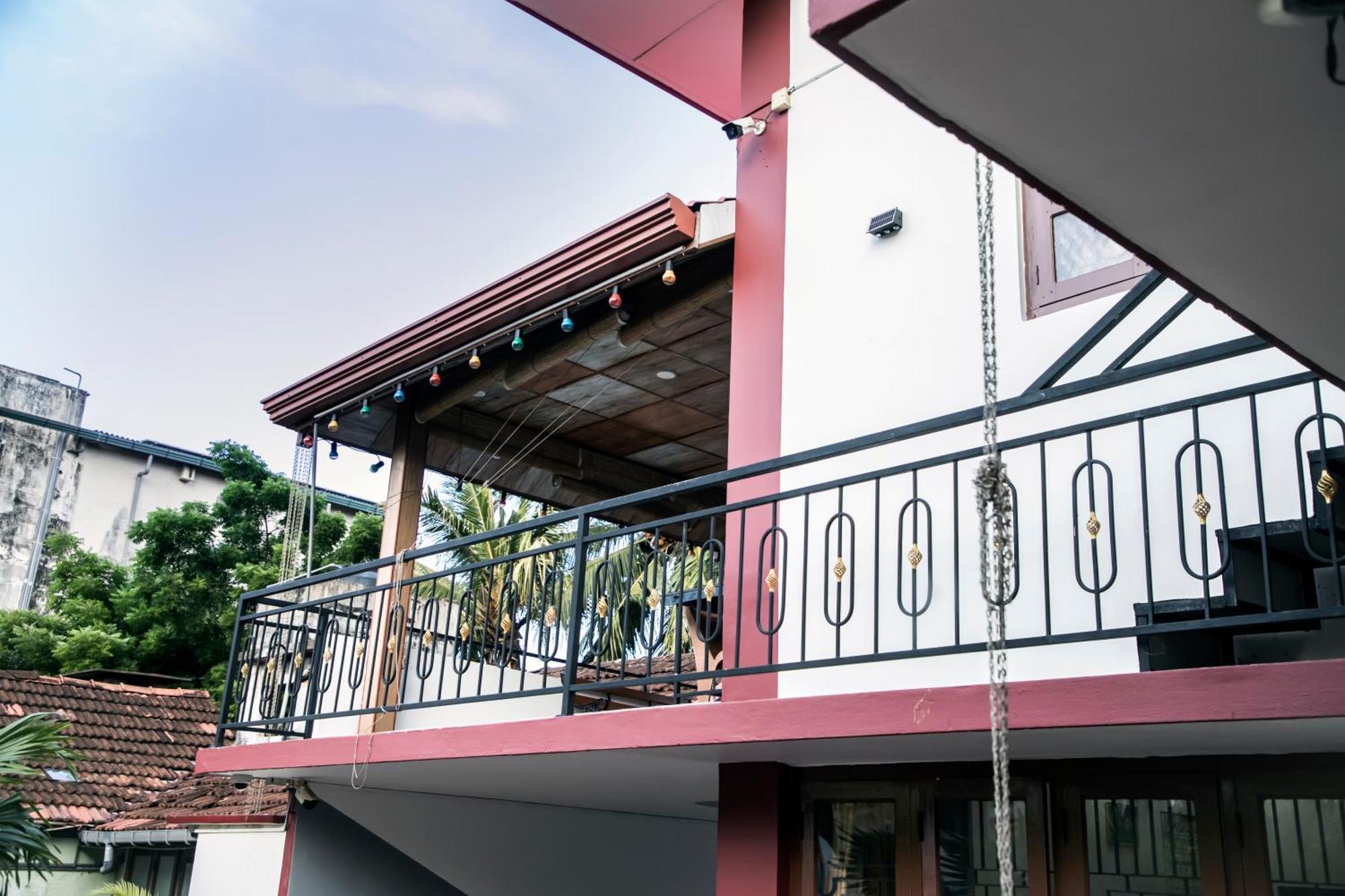 Golden Star Guest House Джафна Екстериор снимка