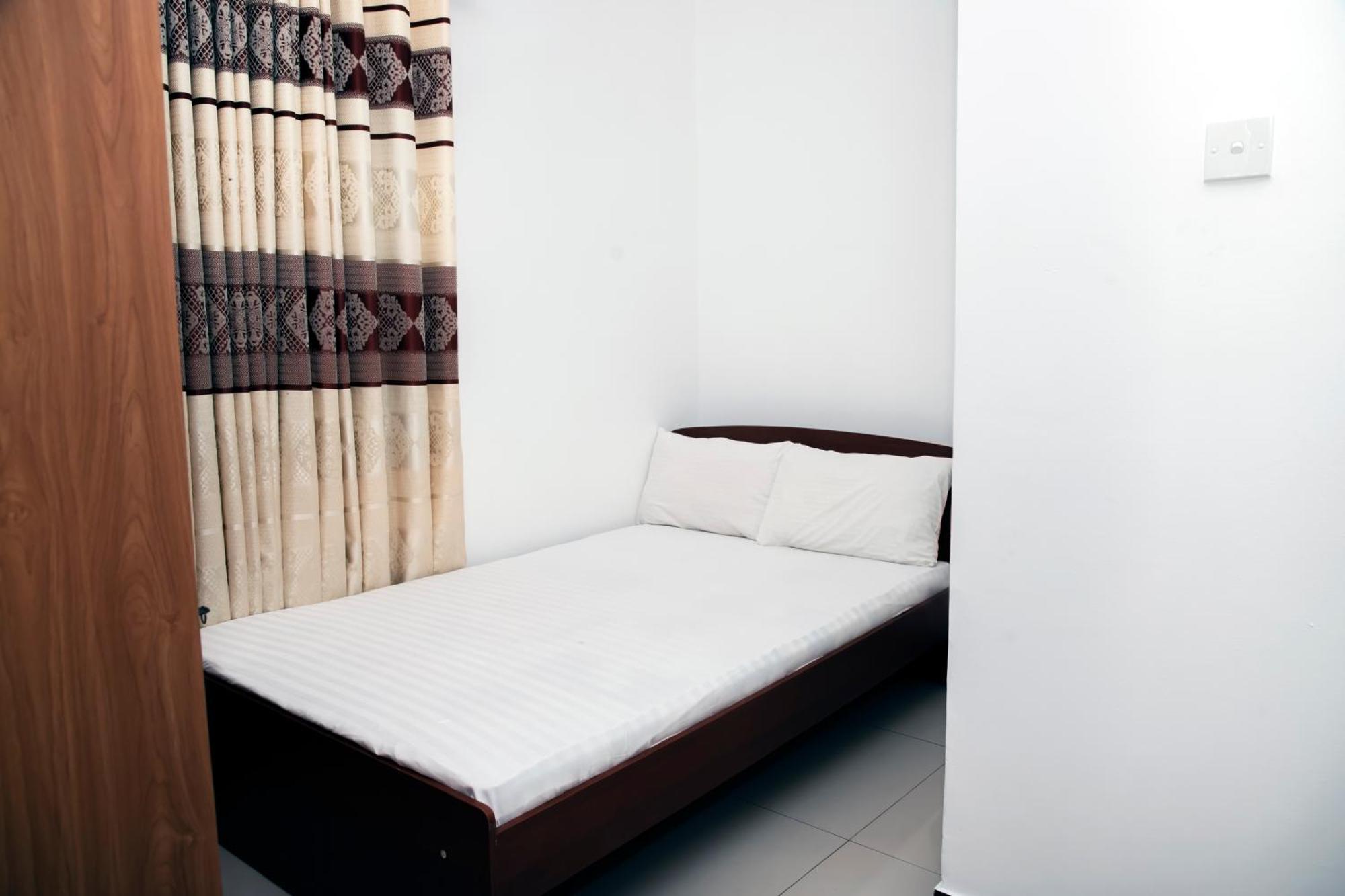 Golden Star Guest House Джафна Екстериор снимка
