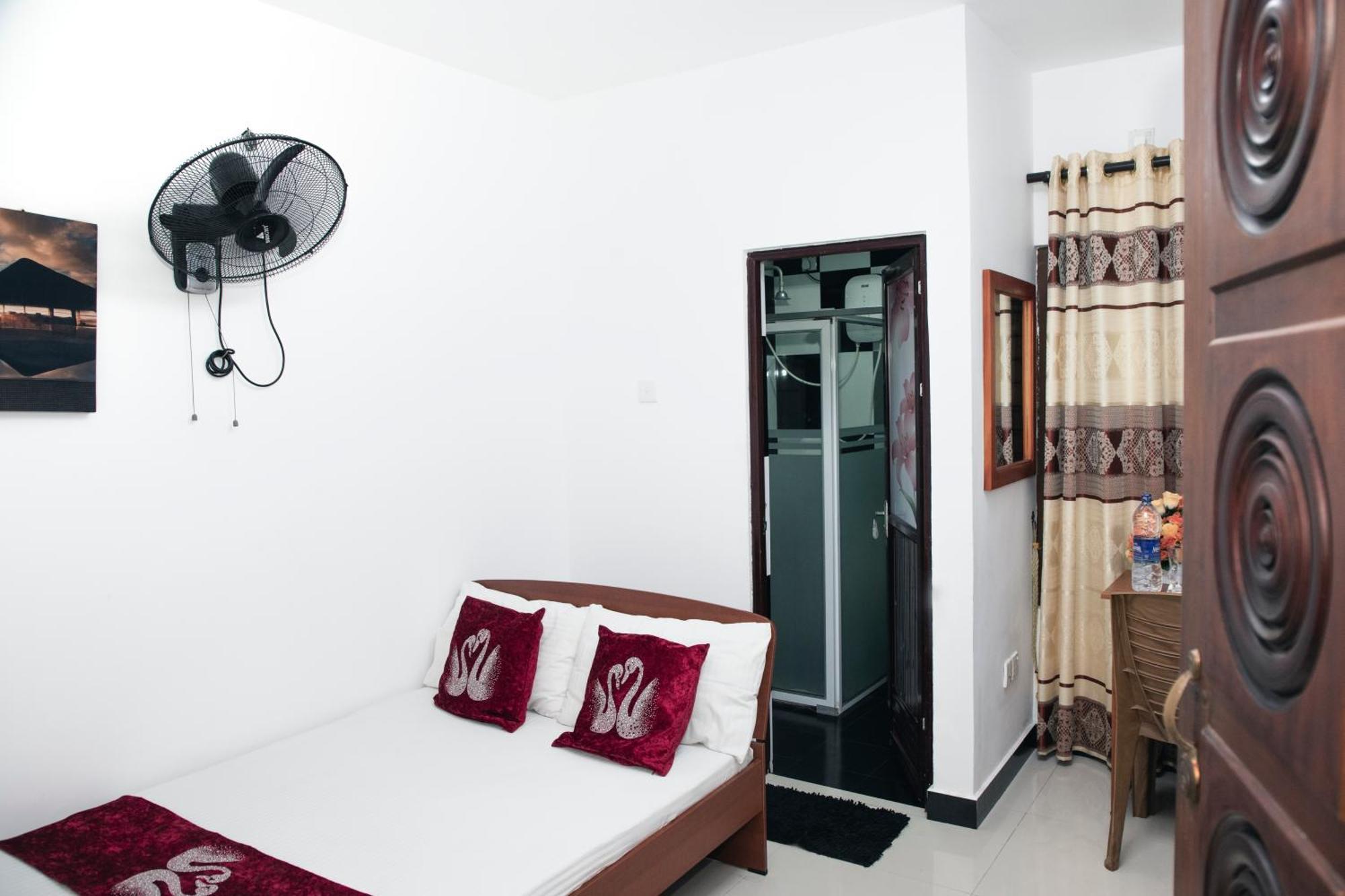 Golden Star Guest House Джафна Екстериор снимка