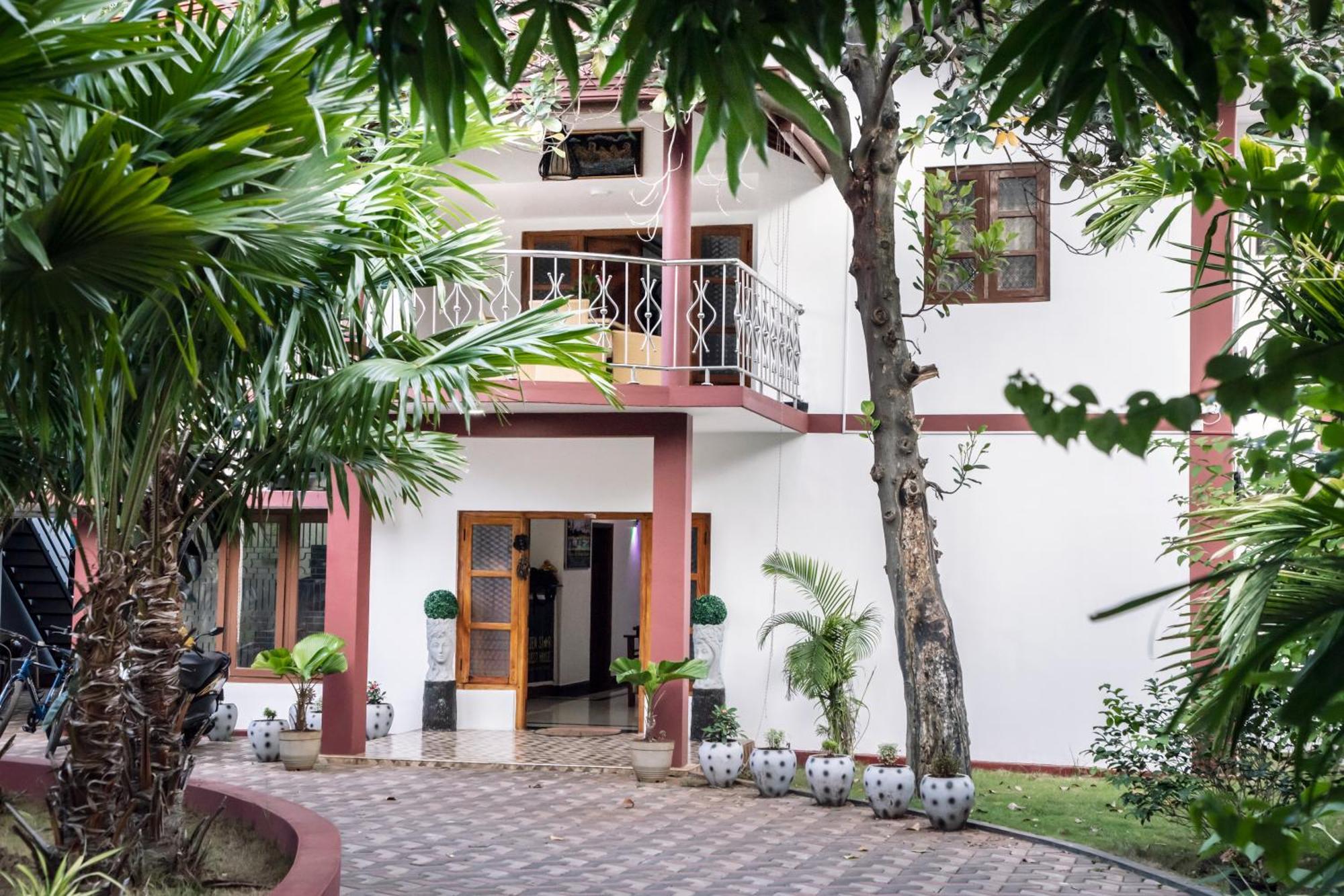 Golden Star Guest House Джафна Екстериор снимка