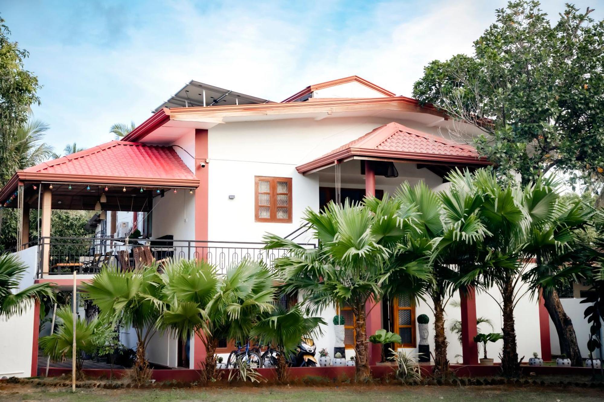 Golden Star Guest House Джафна Екстериор снимка
